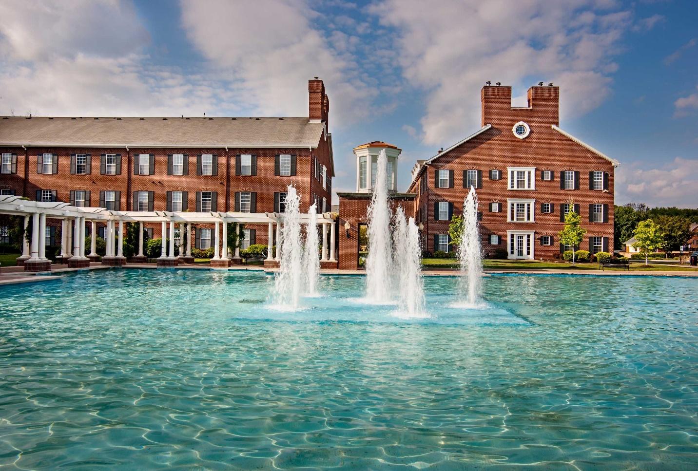 Carmel Center Apartments Fountain