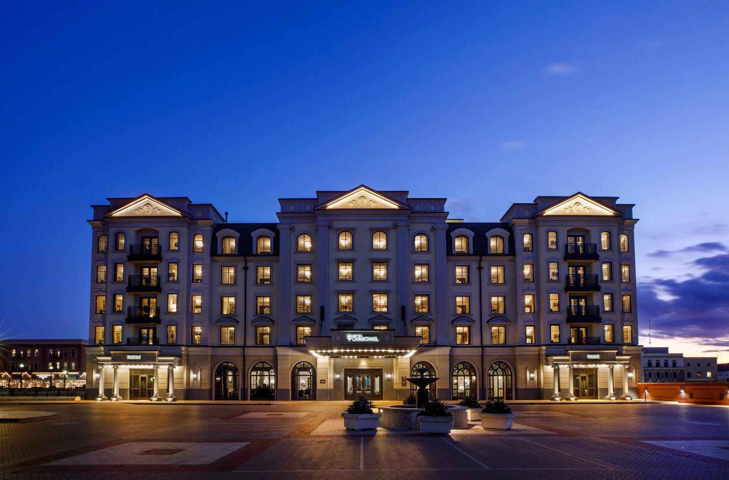 Front of Hotel Carmichael at night